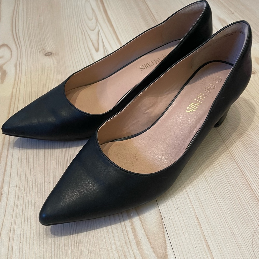 DreamPairs black pointed heel-perfect for a flight attendant